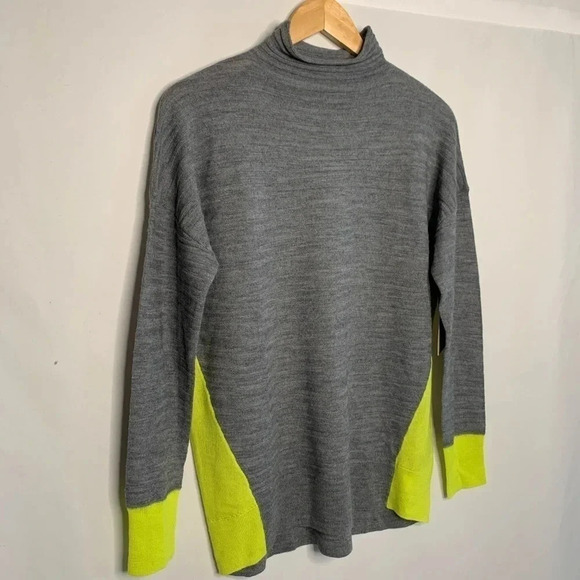 Christian Siriano NWT Merino Wool Blend Sweater Size Medium - Picture 2 of 8